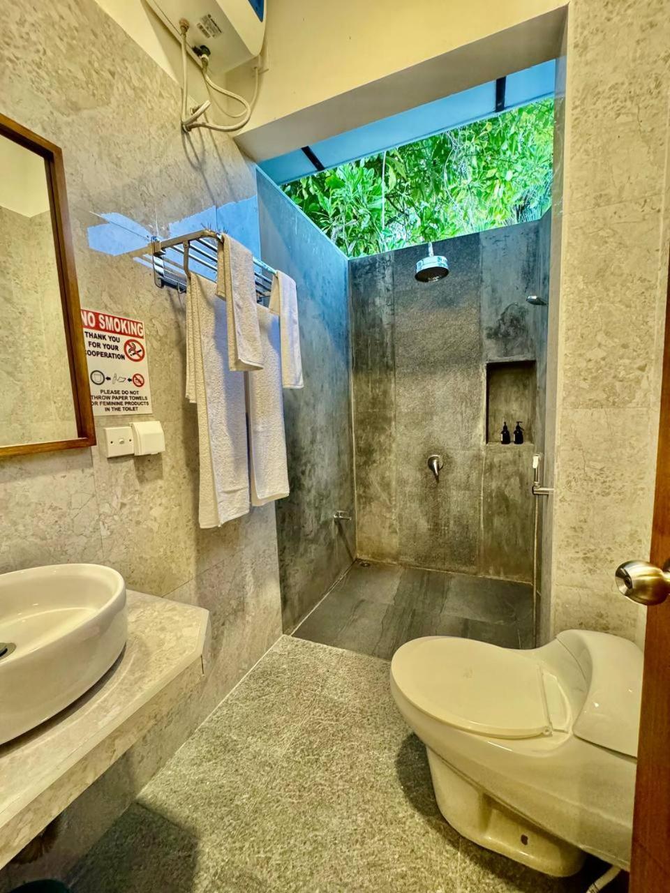 Seascape Retreats Dhigurah Hotel Dhigurah  Exterior foto