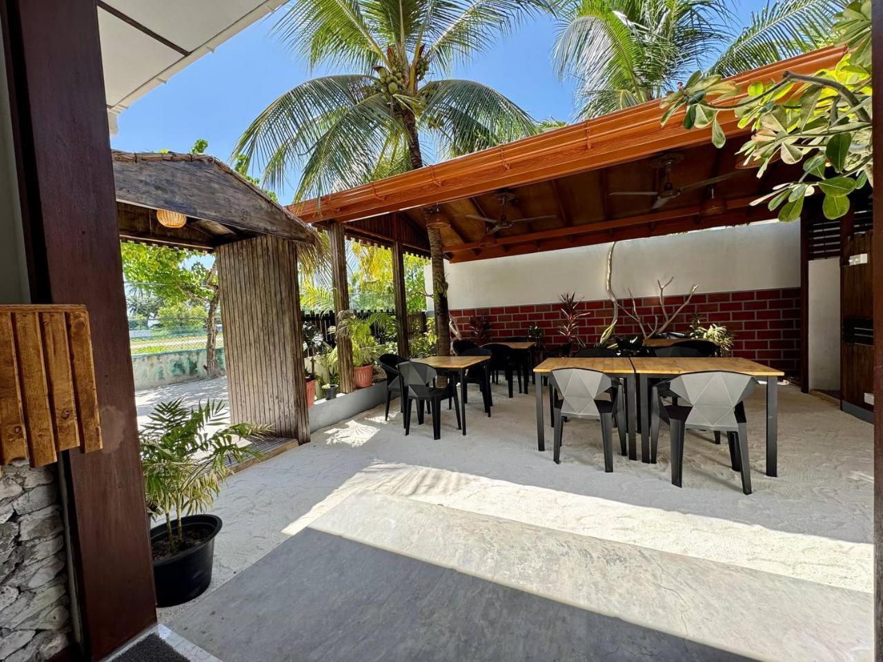 Seascape Retreats Dhigurah Hotel Dhigurah  Exterior foto